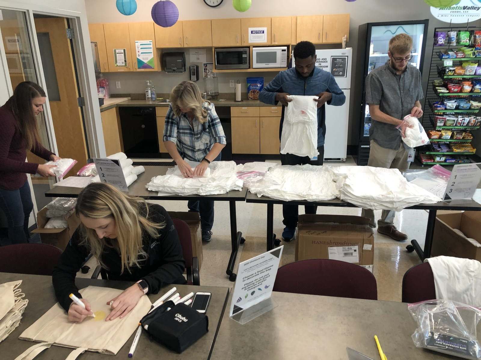 Decorating reusable tote bags at the Give Back Roadshow 2019